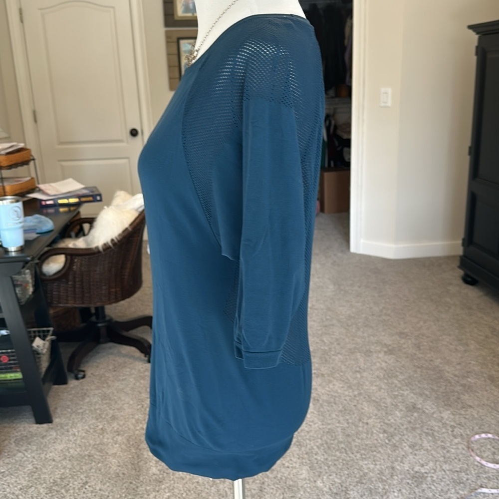 Sweaty Betty Style SB2508A Dharana Yoga Tee Mesh, 3/4 Sleeves, Small, EUC - Picture 4 of 6